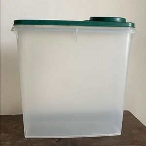 •| vintage Tupperware container